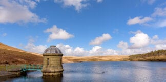 Hwb ariannol i ardal brydferth yn Abertawe
