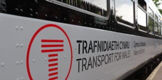 Trafnidiaeth Cymru’n atgoffa cwsmeriaid i wneud eu gwaith cartref cyn teithio dros y Pasg