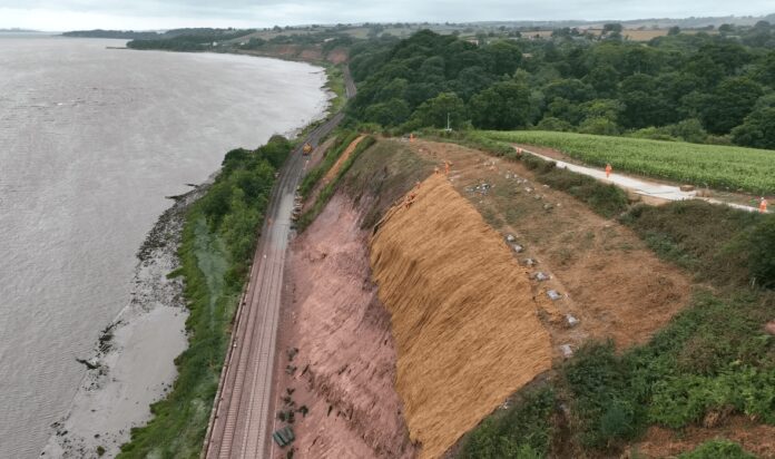rope access teams install matting - severn estuary Aug2022-min