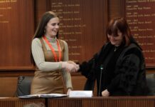 Sefydlu Gracie Jones yn Faer Ieuenctid newydd Cyngor Castell-nedd Port Talbot