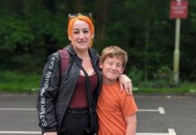 “Fe yw fy arwr i” – Achubodd bachgen 9 oed fywyd ei fam trwy ffonio 999 ar ôl iddi fynd i mewn i goma diabetig
