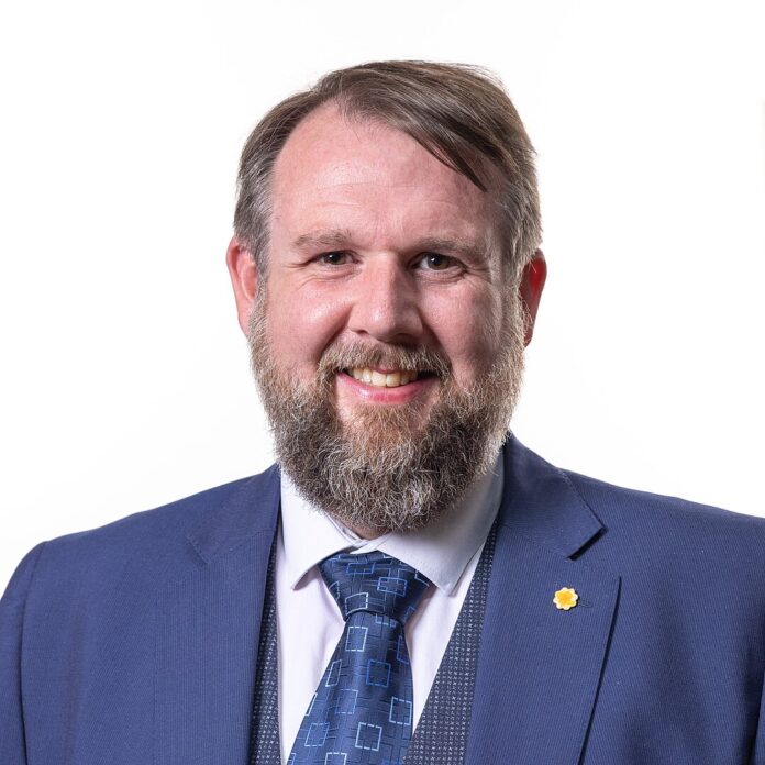 Senedd commission questioned on working from home and GB news as it faces first questions in the Siambr