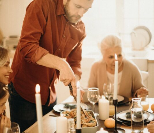 (Survey) 2 PM Is the Sweet Spot for Christmas Dinner in Swansea, Survey Finds