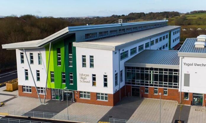 Islwyn High 762