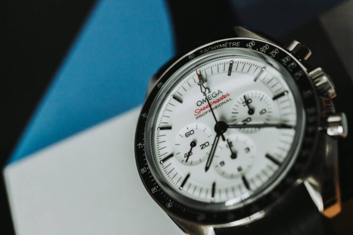 omegaspeedmasterprofessionalmoonwatchwhiteatmvswatches_wp
