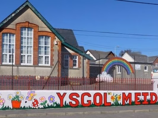 Meidrim School & The Mari Lwyd Present A New Year’s Card To Carmarthenshire County Council