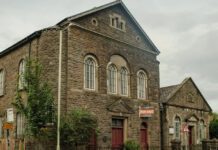 Cymuned yn sicrhau dyfodol capel eiconig ‘Cwm Rhondda’