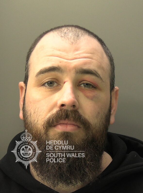 Two men from Rhondda jailed for £1,000 robbery